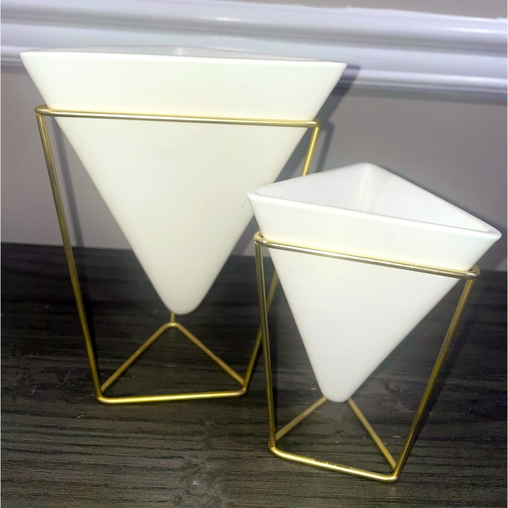 Like New. Umbra Vases/Planters.